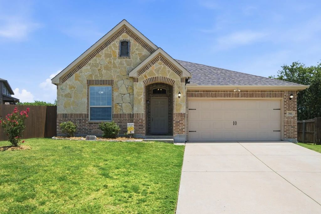 3901 Kensington Drive, Sanger