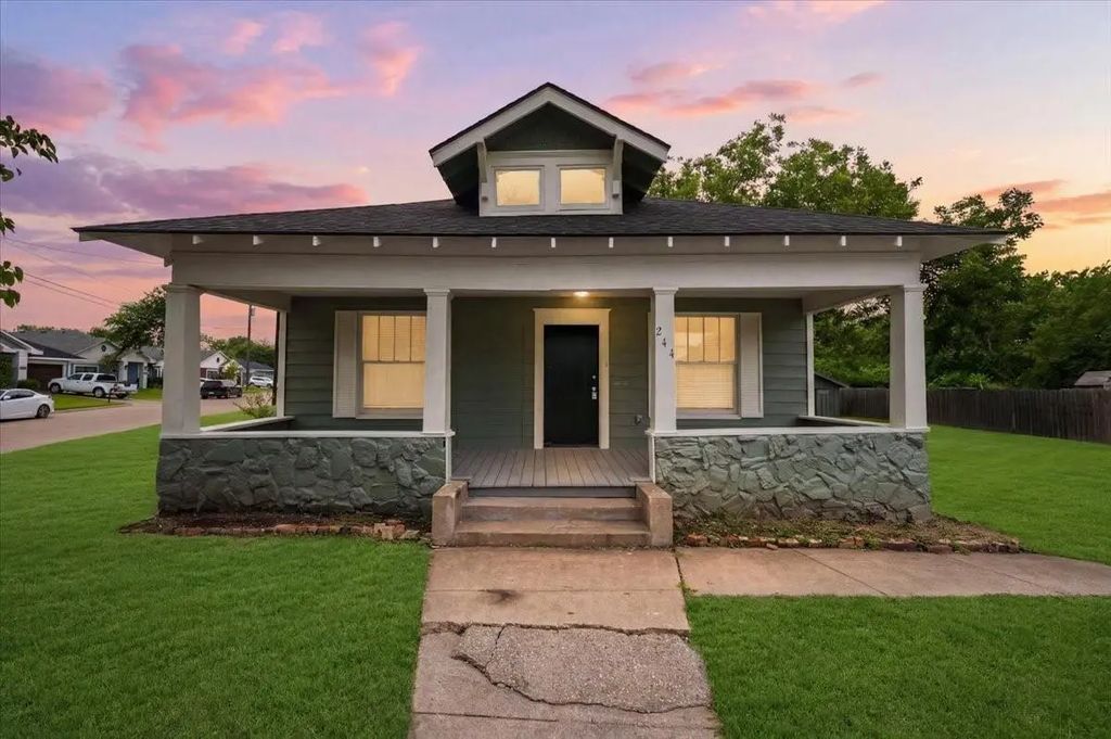 244 Dunlap Street, Waxahachie