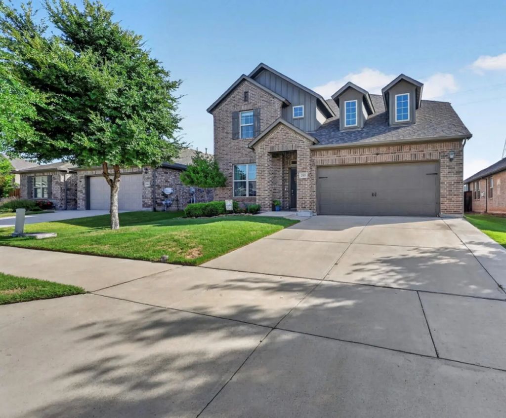 205 Black Alder Drive, Fort Worth