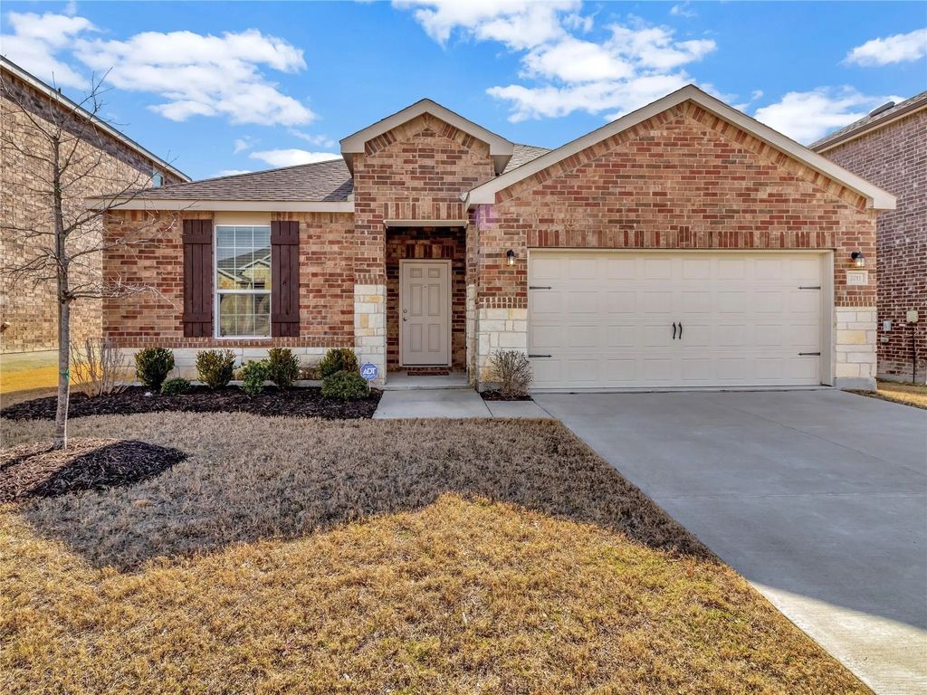 2011 Avondown Road, Forney