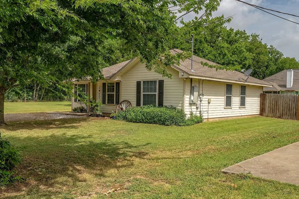807 Lee Street, Tioga