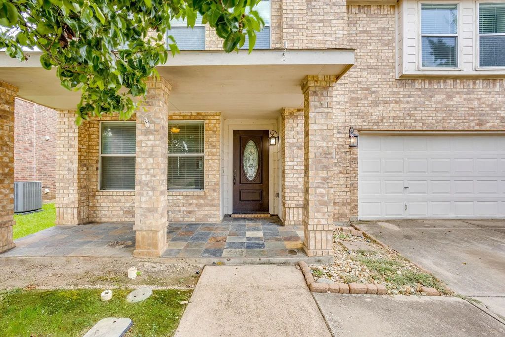653 Condor Trail, Saginaw