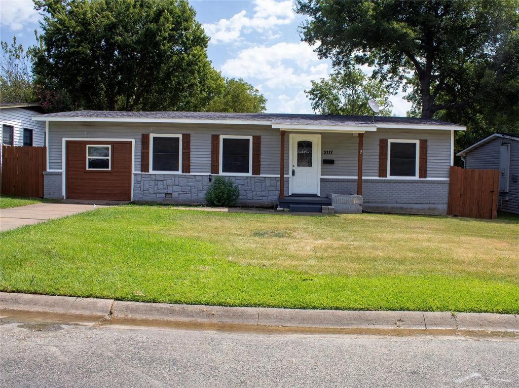 2117 N Hickory Street, Sherman