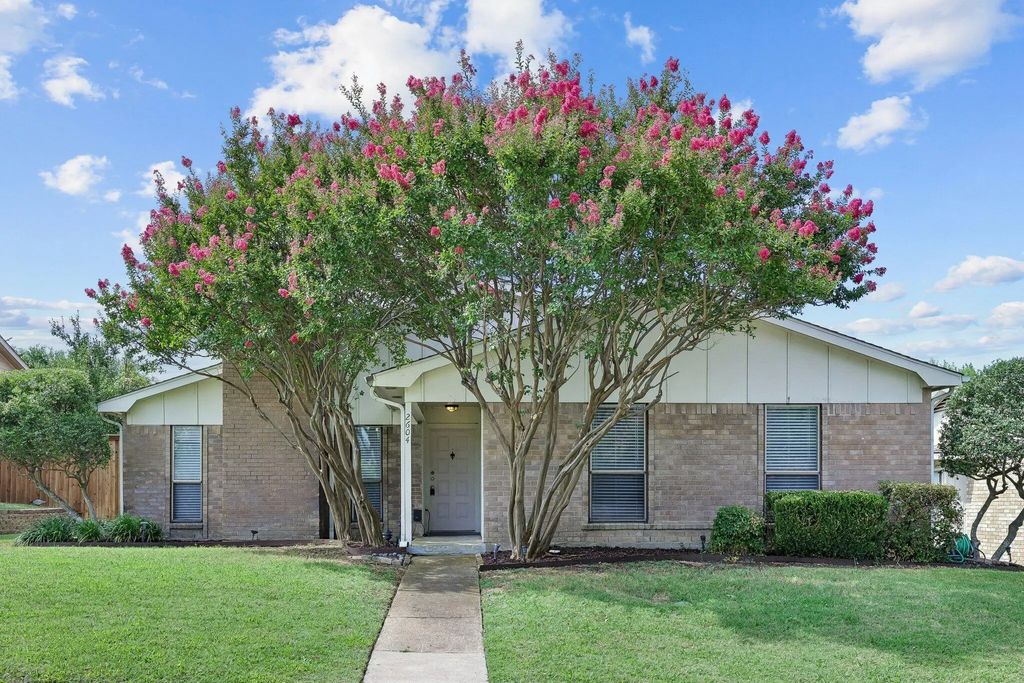 2604 Winding Creek Drive, Carrollton