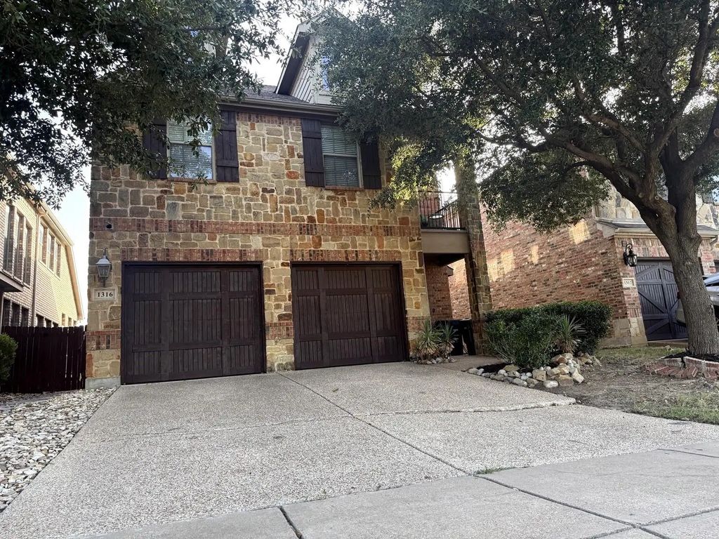 1316 Cog Hill Drive, Fort Worth