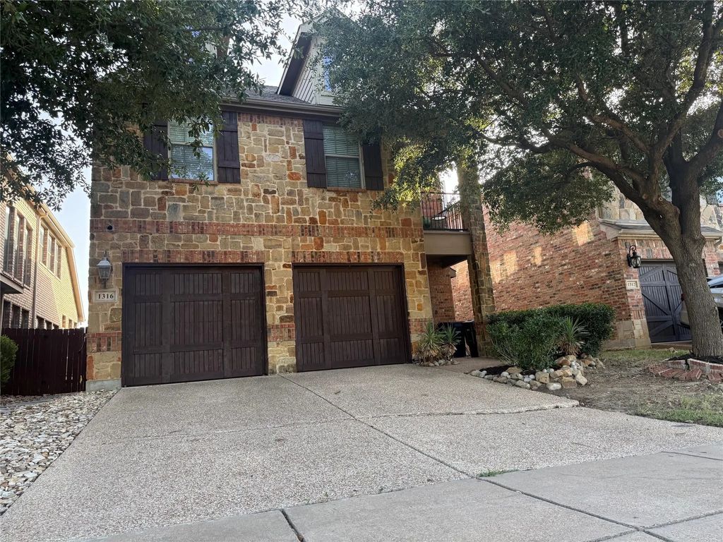 1316 Cog Hill Drive, Fort Worth
