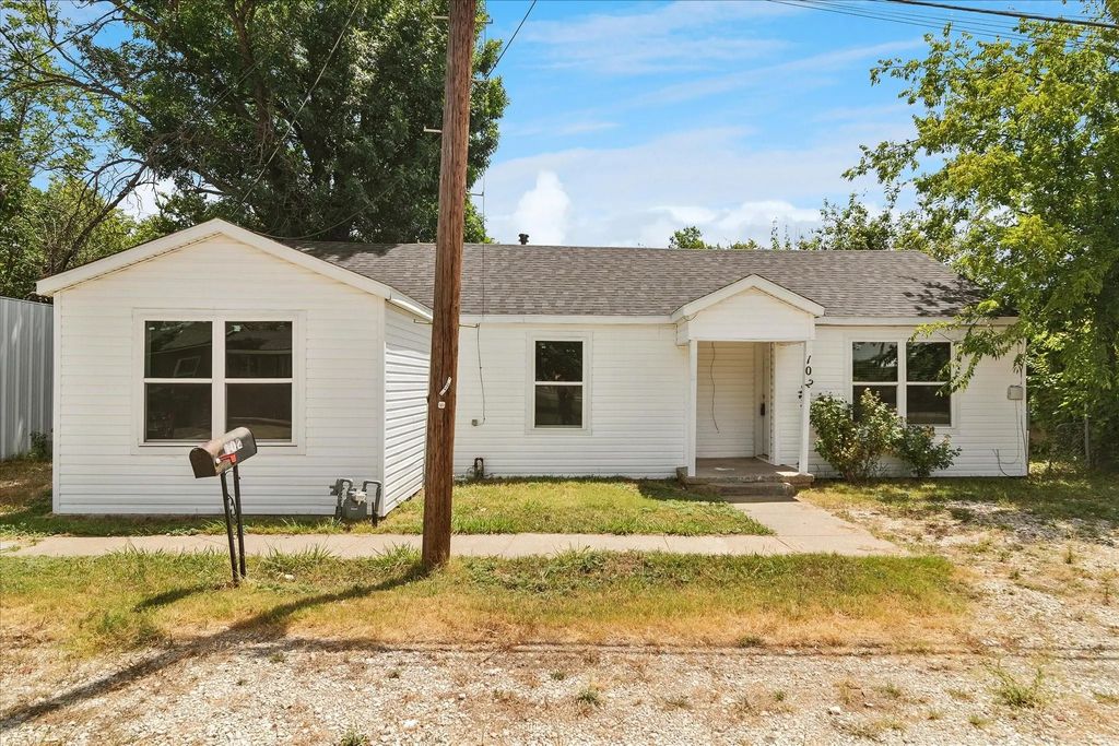 102 N 3rd Street, Sanger