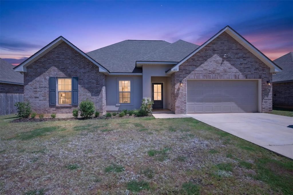 603 Cabernet Court, Haughton
