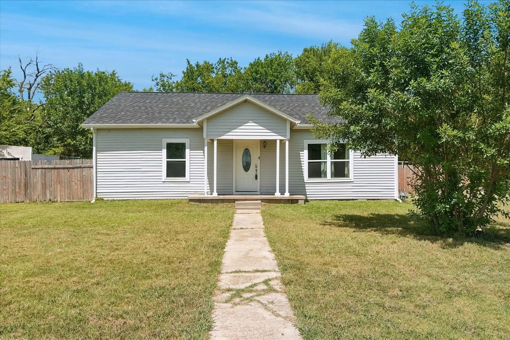 403 S 7th Street, Sanger