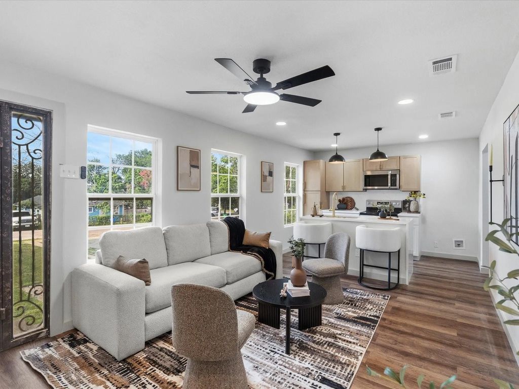 5718 Landino Street, Sansom Park