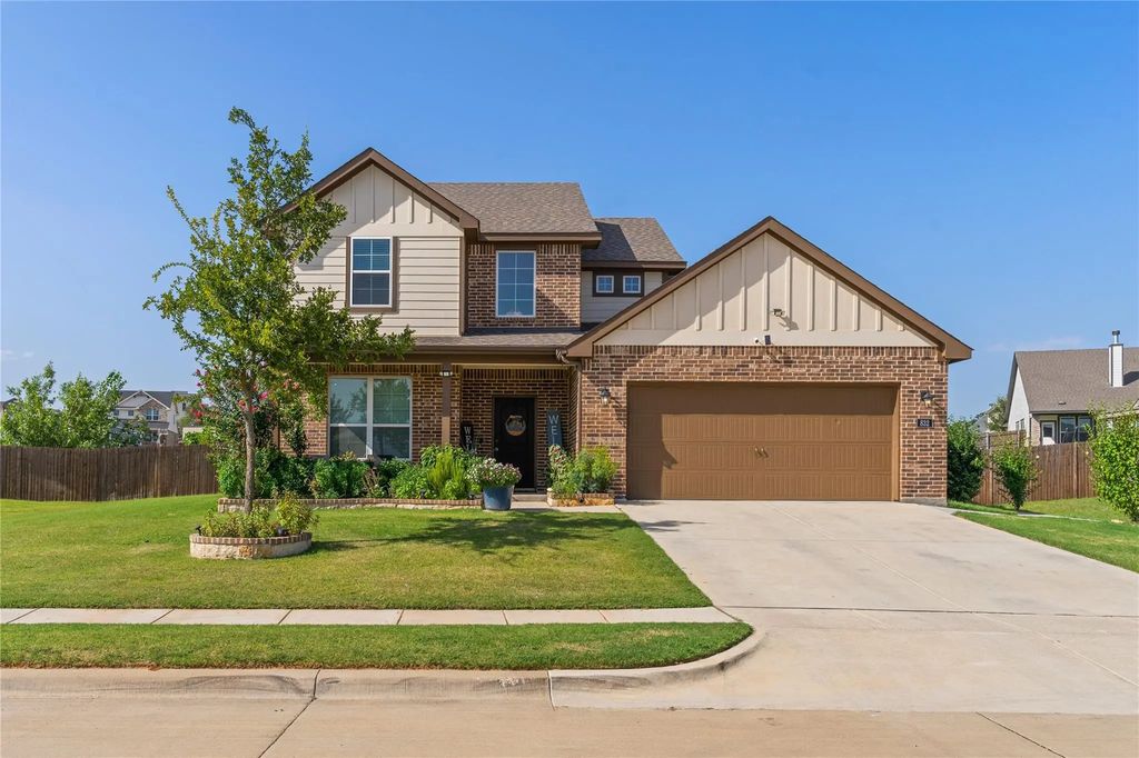 832 Feather Edge Drive, Springtown