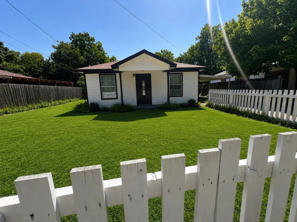 312 N Wood Street, Cleburne