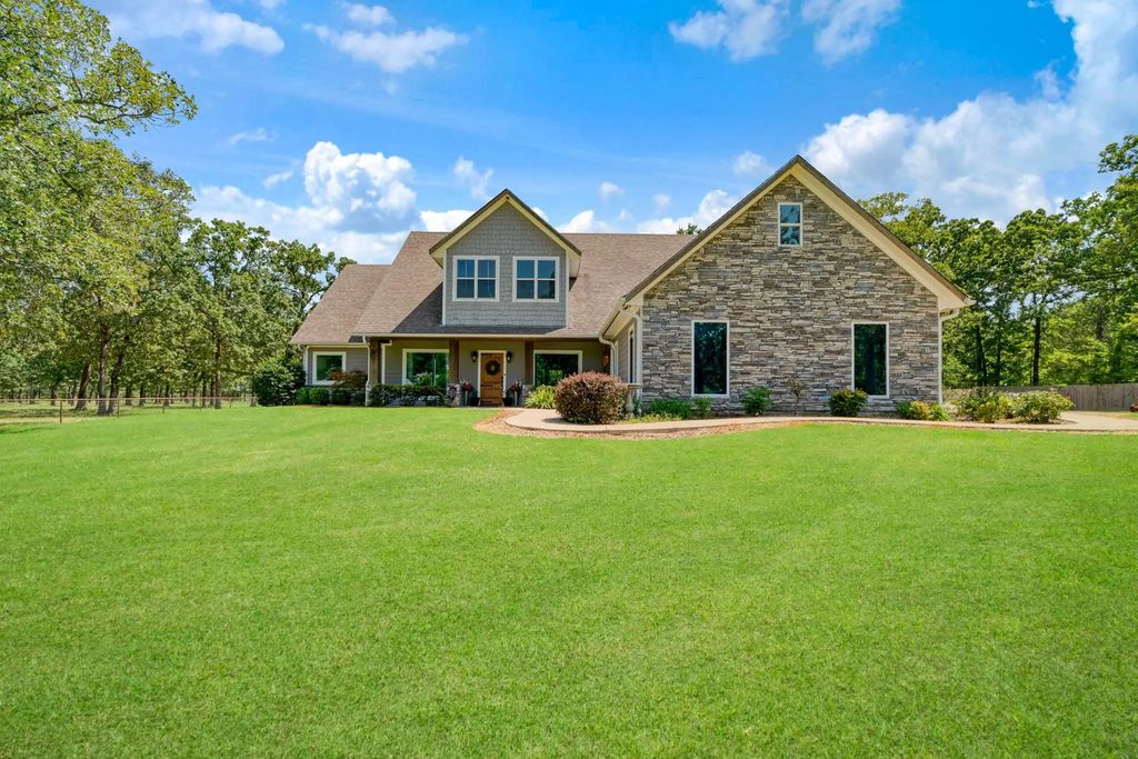 12234 Farm Road 195, Paris