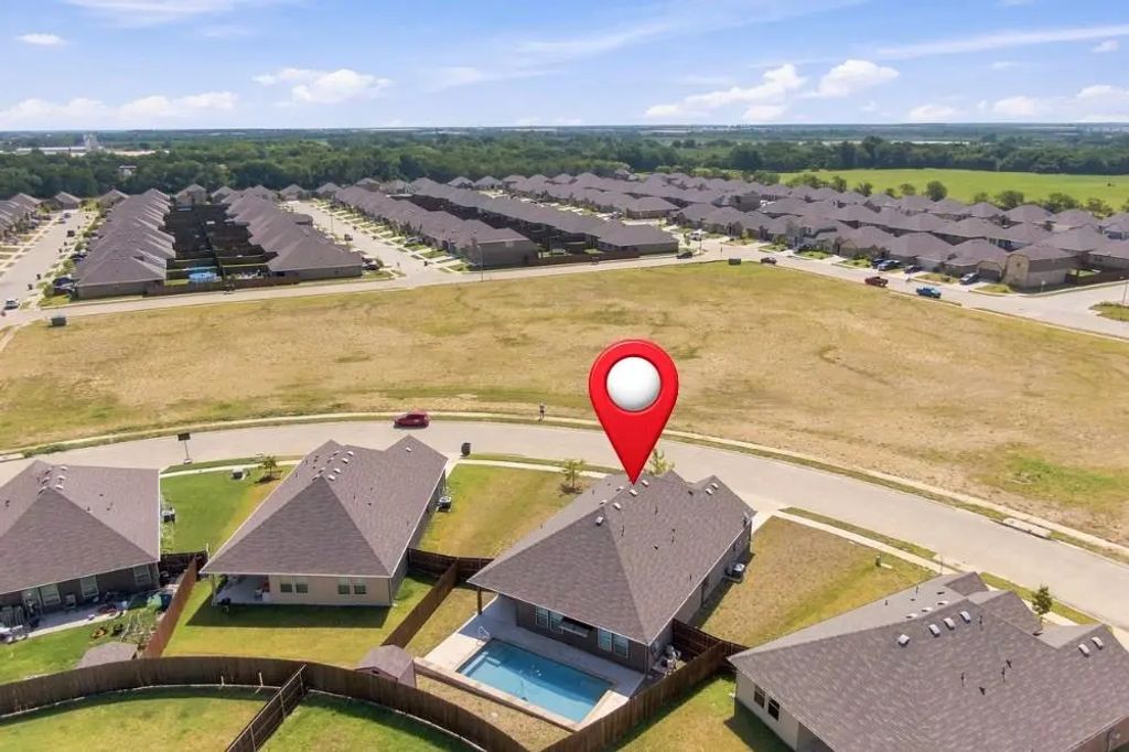 1100 Canterbury Lane, Ennis