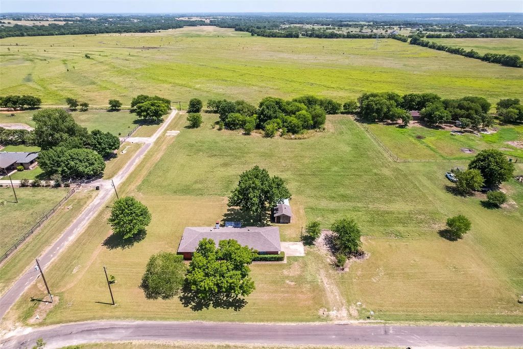 301 Vinyard Drive, Waxahachie