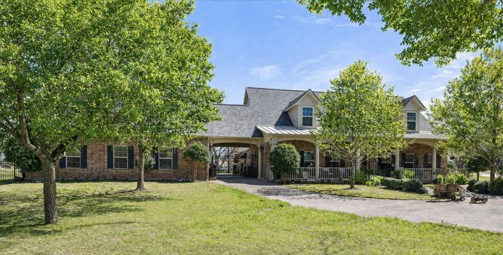 9001 Sawgrass Court, Granbury