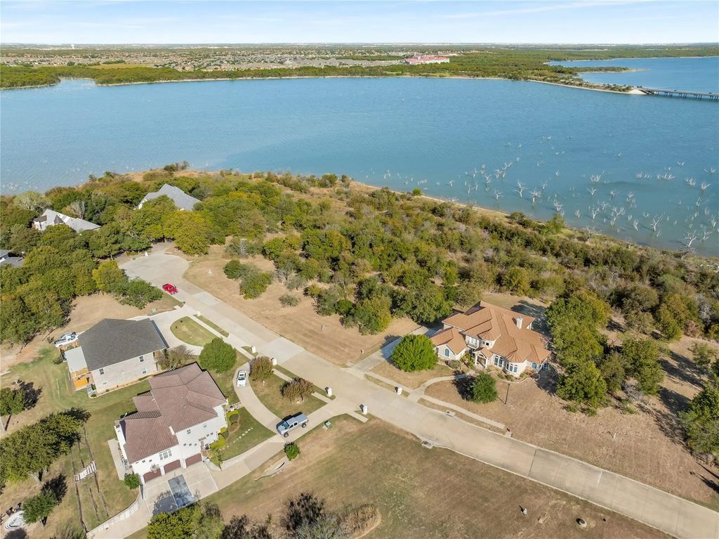 1123 Mallard Pointe Drive, Grand Prairie