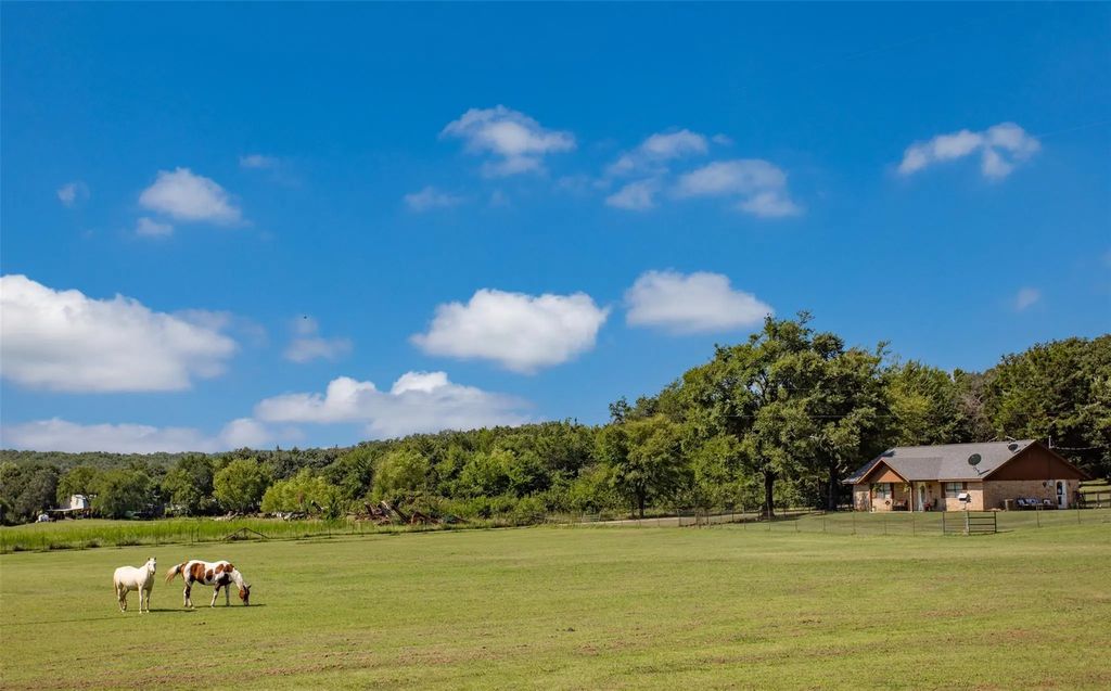 671 County Road 163, Gainesville
