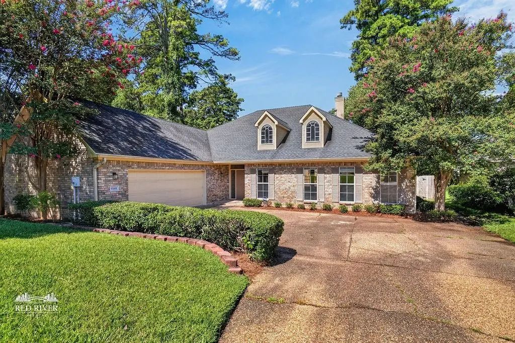 9108 Colonial Gardens, Shreveport
