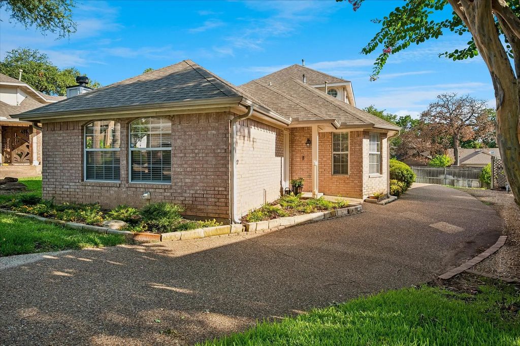 1509 Milla Court, Euless