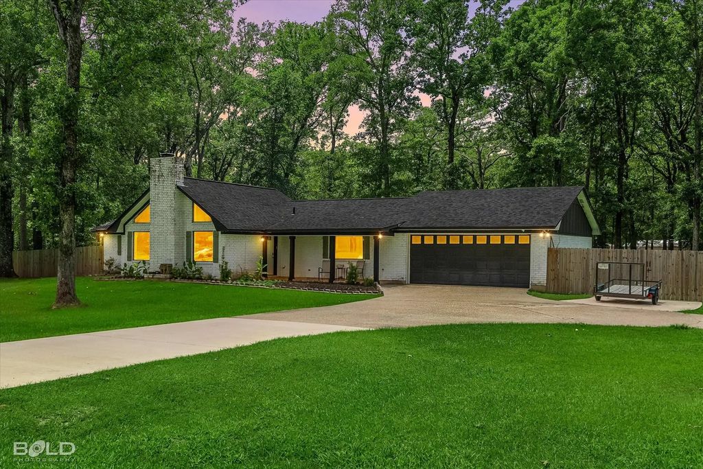 8111 Southdowns Drive, Shreveport