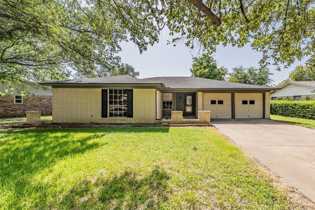 1227 Willowwood Drive, Cleburne