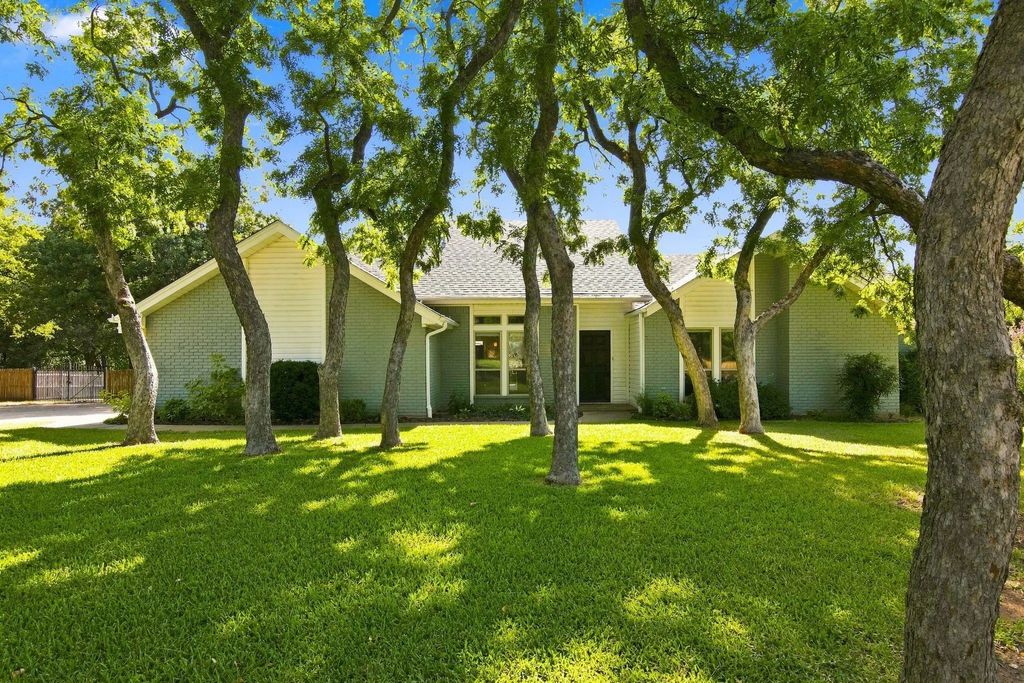 800 Ledara Lane, Keller