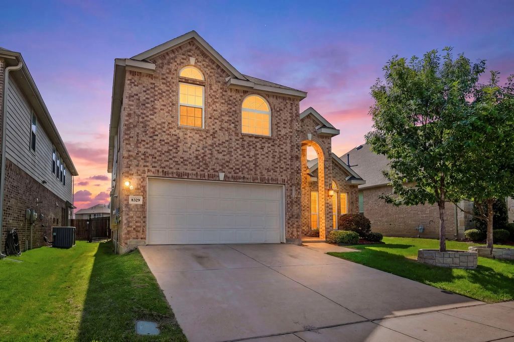 8329 Meadow Sweet Lane, Fort Worth