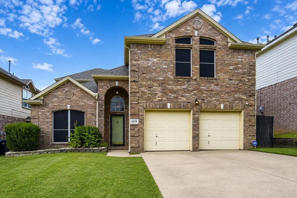5016 Coral Creek Drive, Fort Worth