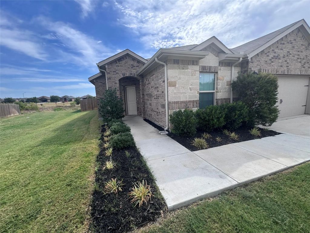 9312 Red Brush Trail, Fort Worth