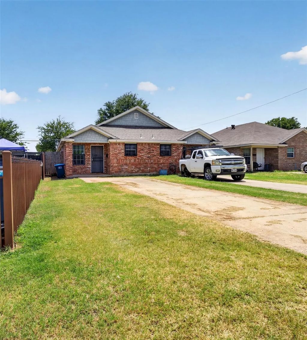 1424 E Mulkey Street 1426, Fort Worth