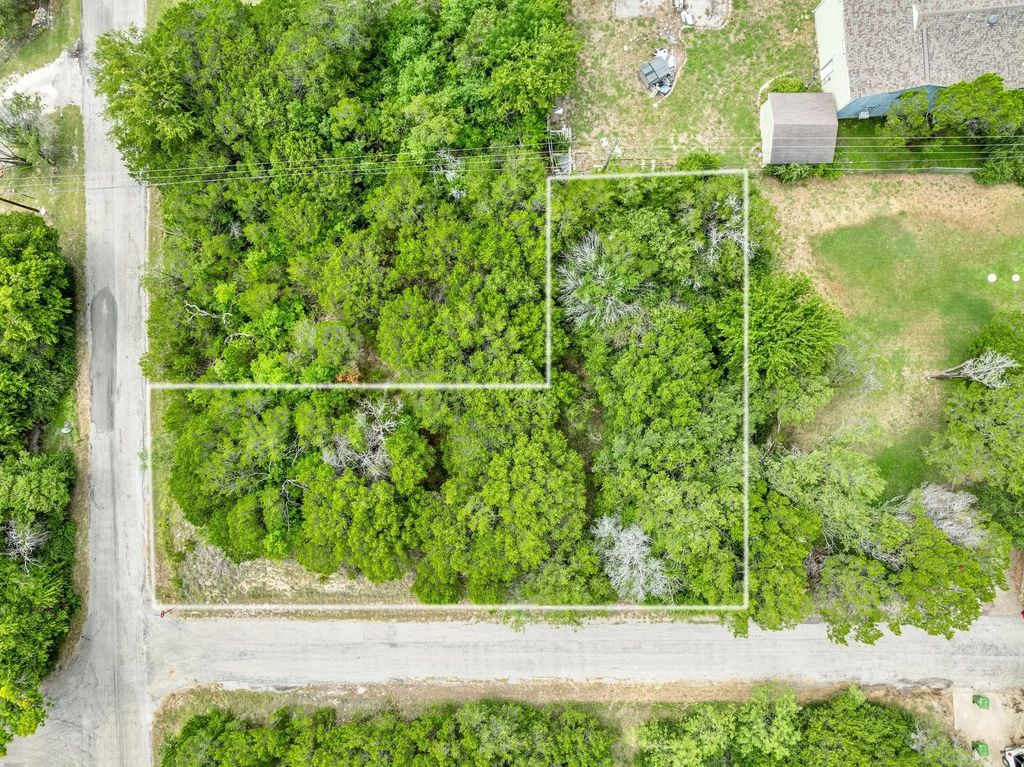 1725 Hitching Post Road, Granbury