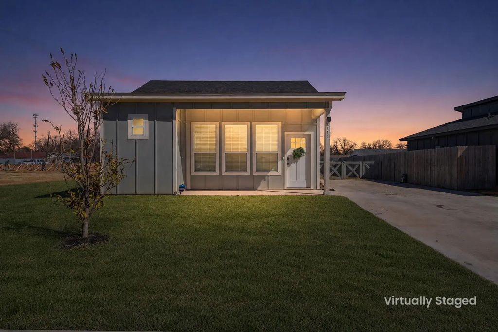 2312 S 12th Street, Waco