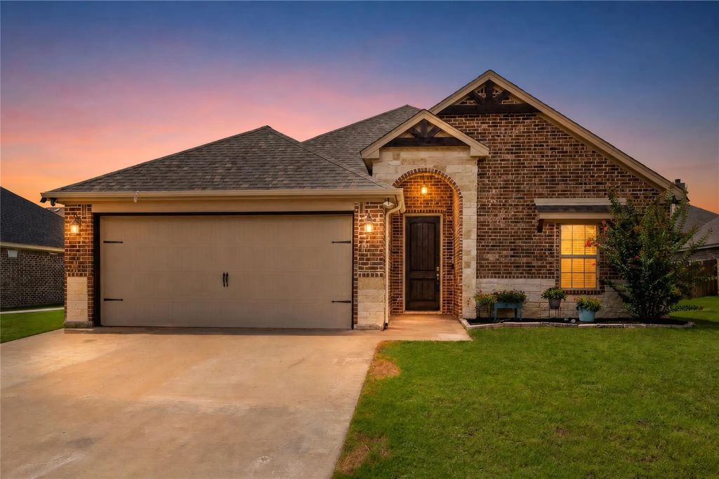 205 Harp Avenue, Godley