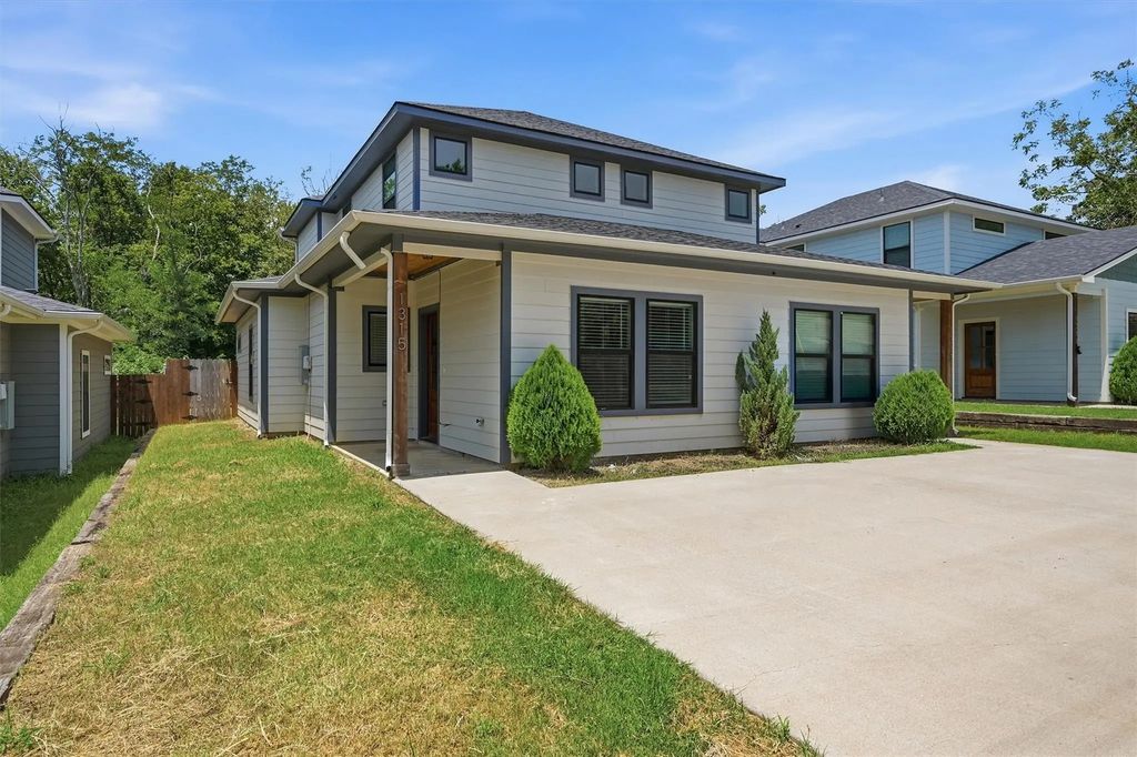 1315 S 5th Avenue, Denison