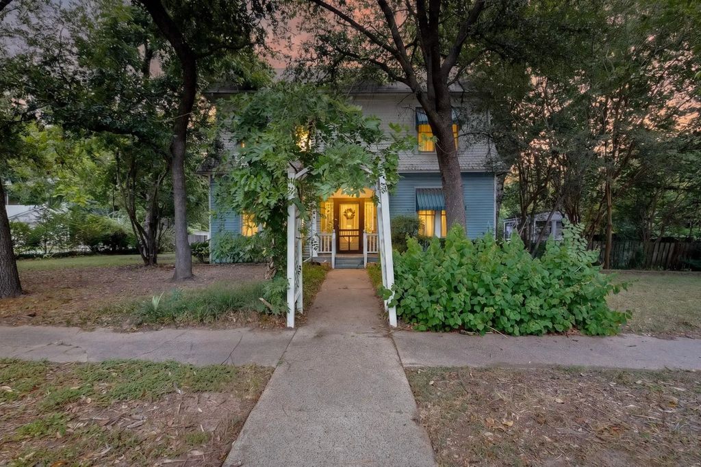 604 Johnson Street, Terrell