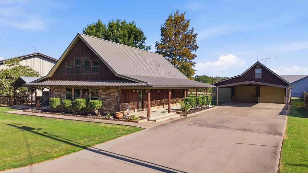 271 County Road 1559, Alba