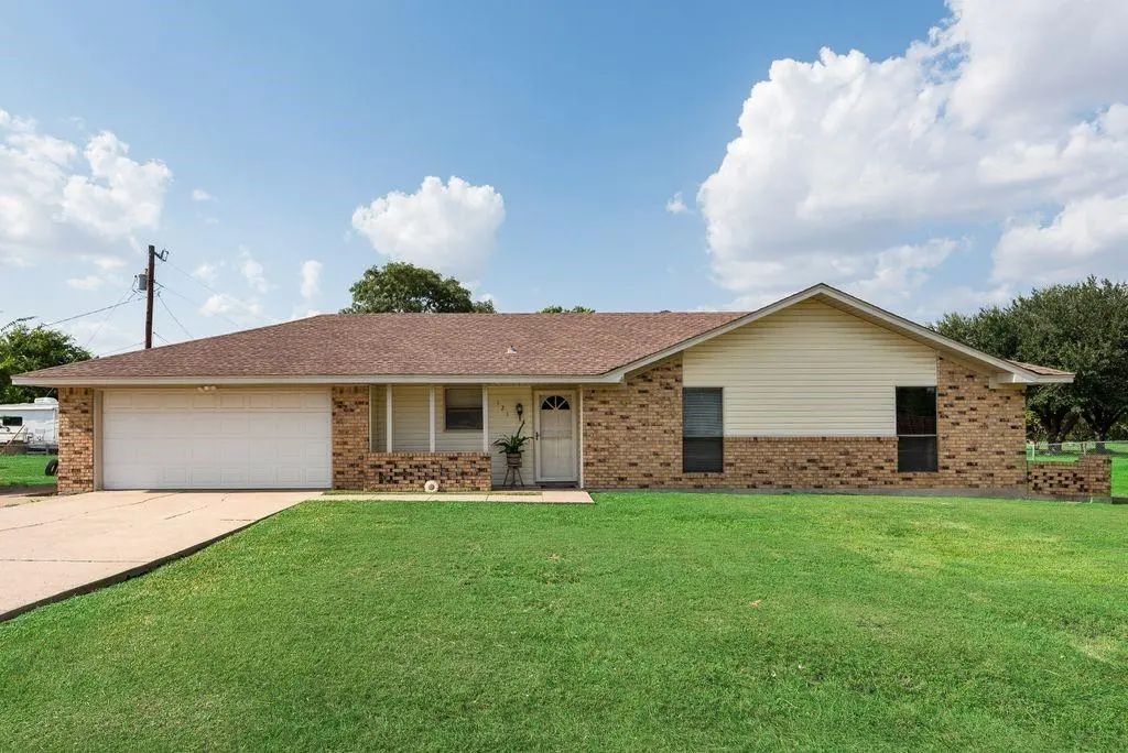 121 Tracy Drive, Waxahachie
