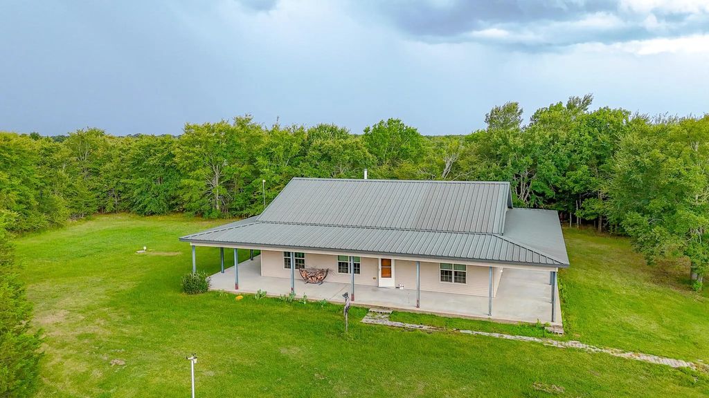 9982 County Road 4200, Kerens