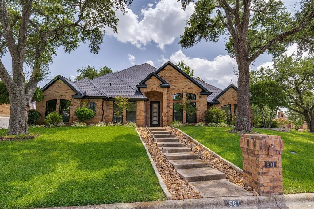 501 Green Meadow Street N, Colleyville