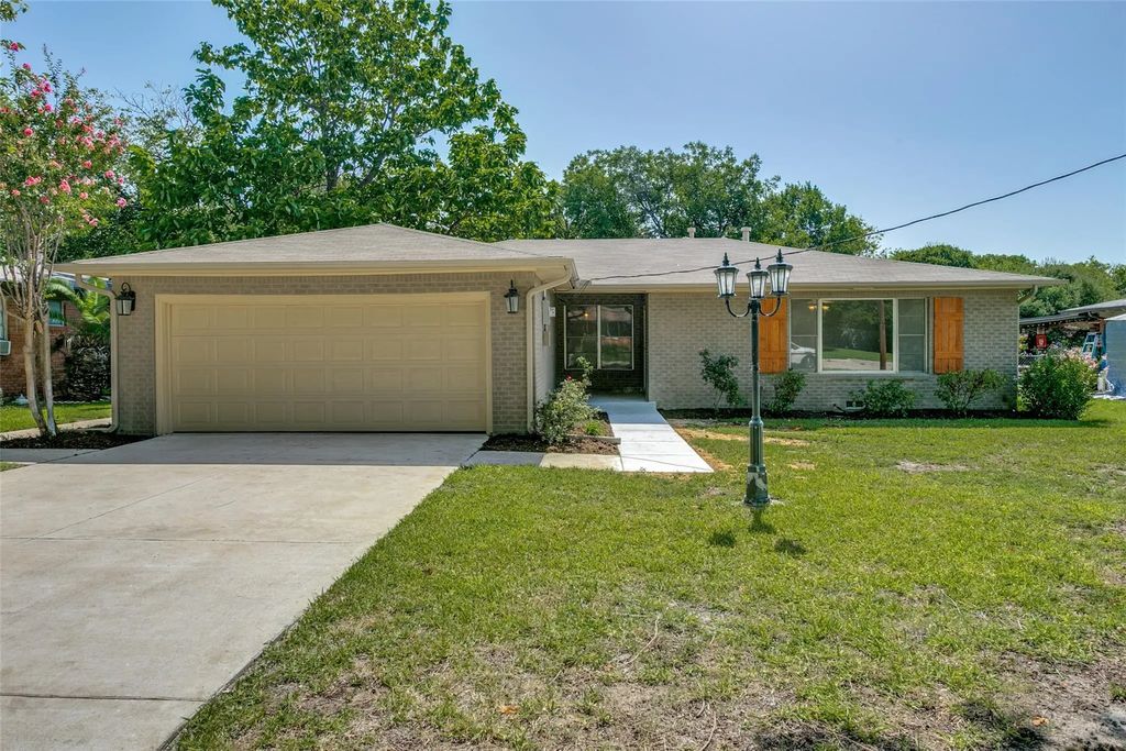 1021 Usher Street, Benbrook