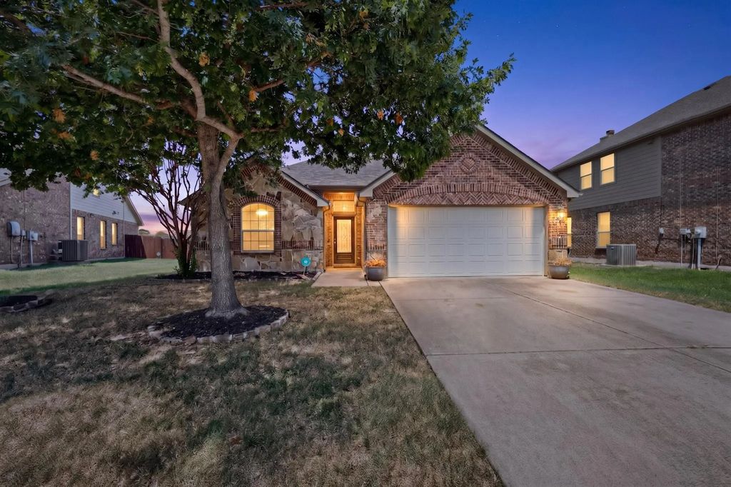 1336 Shelley Drive, Burleson