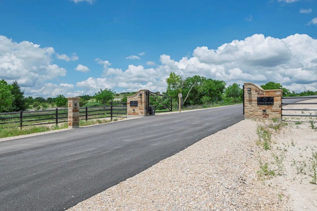 2500 Tom Chaney, Granbury
