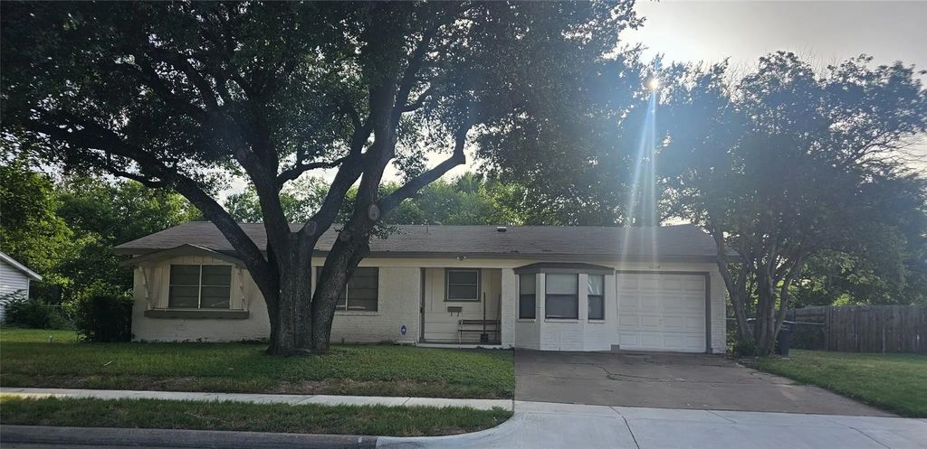 5604 Oak Grove Road, Fort Worth