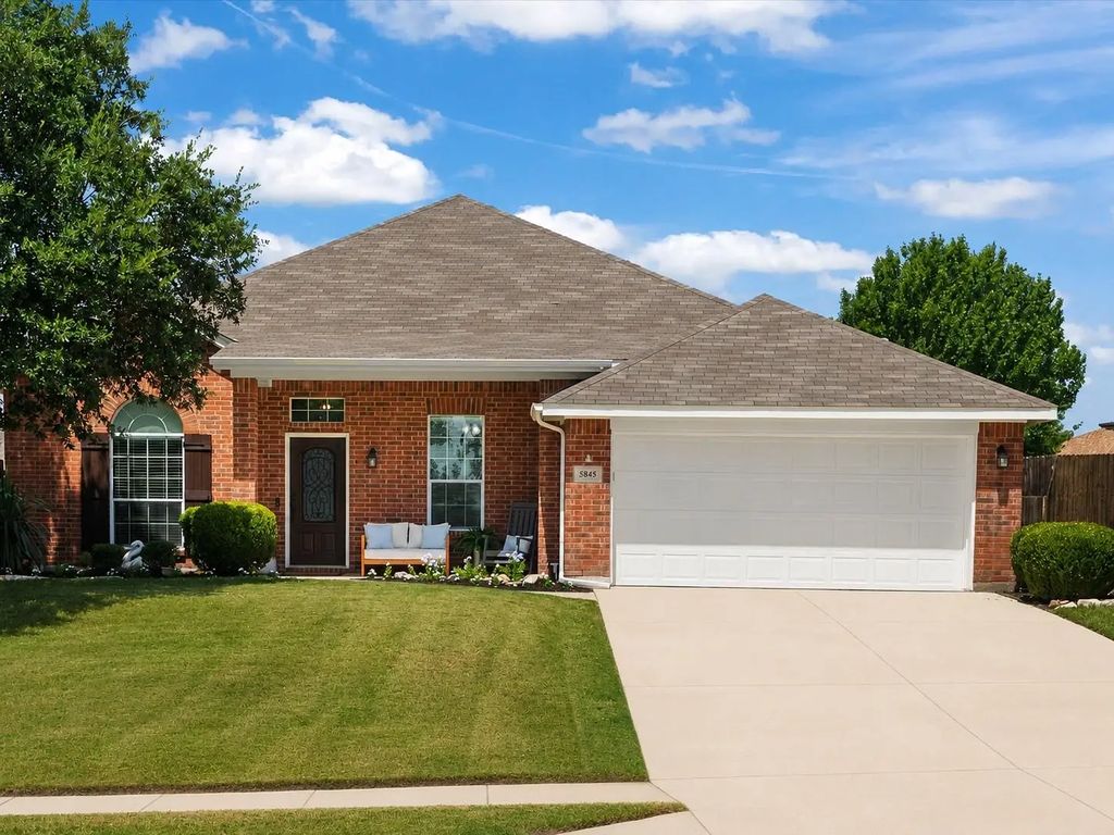 5845 Lamb Creek Drive, Fort Worth