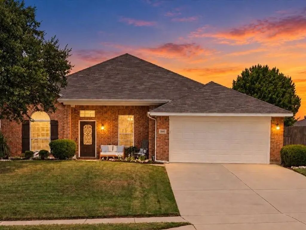 5845 Lamb Creek Drive, Fort Worth