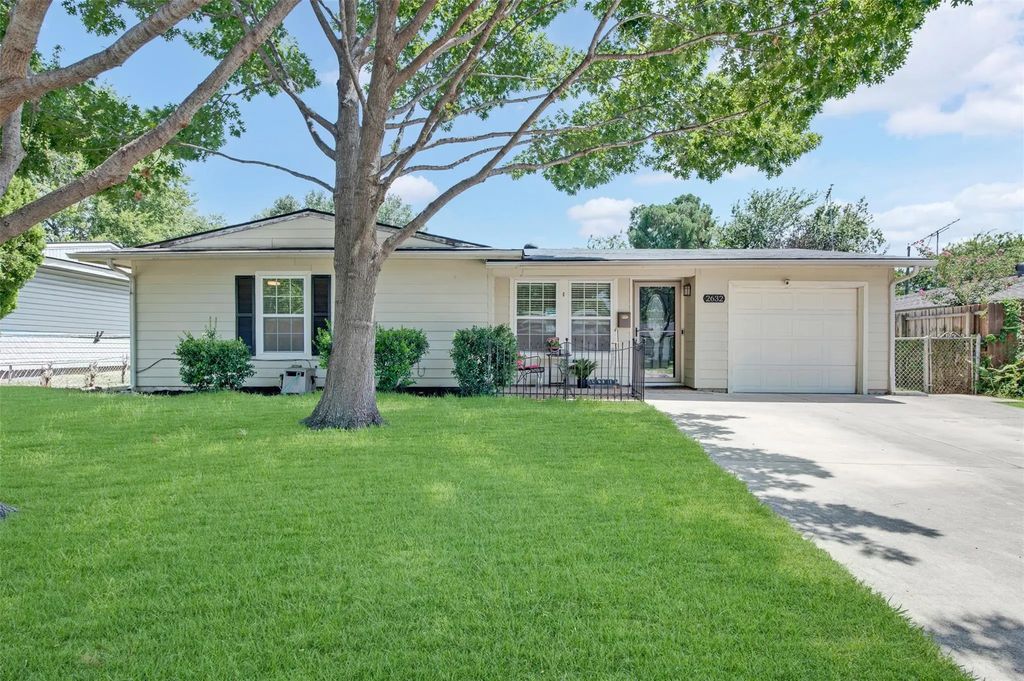 2632 Wicker Avenue, Farmers Branch