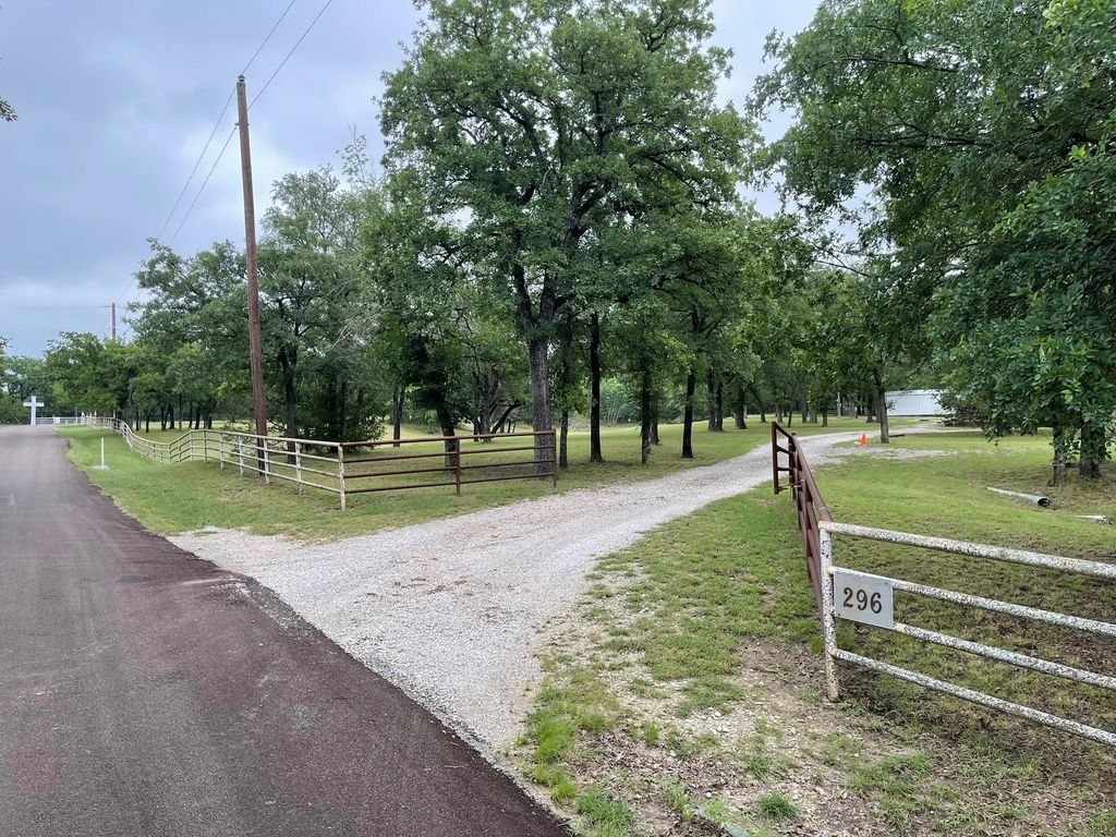 296 E Bluff Springs Road, Fort Worth
