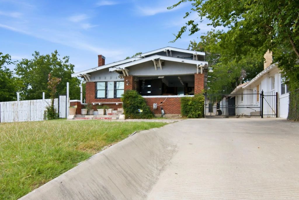 2929 E Lancaster Avenue, Fort Worth