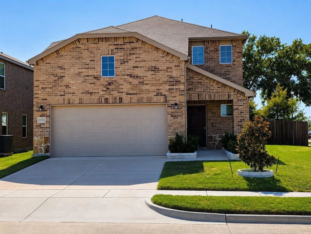 1202 Lavaca Drive, Forney